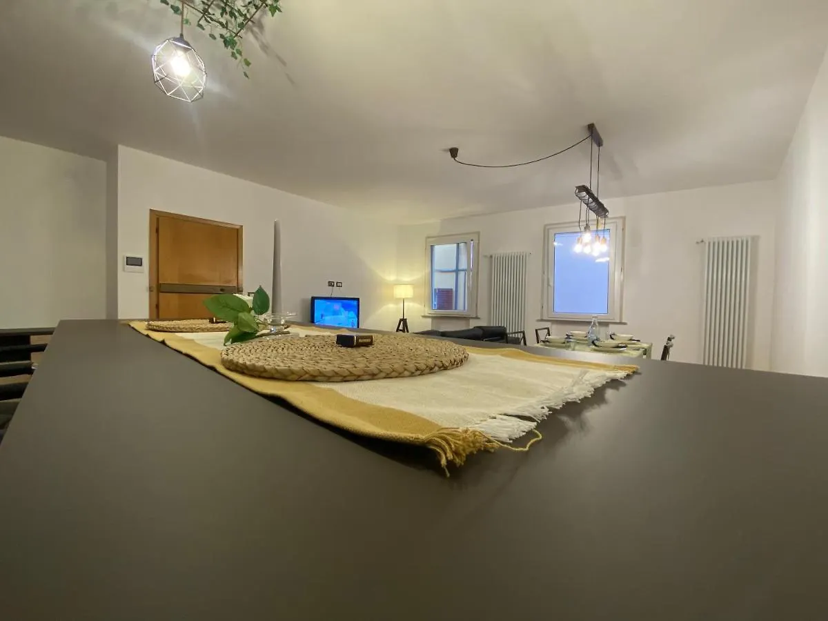 Honey Apartment  تشيزينا